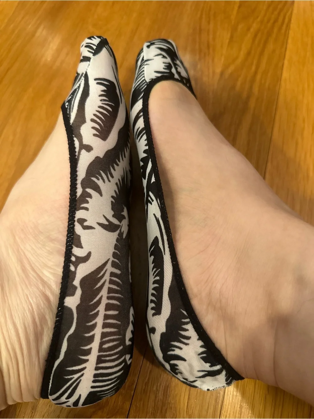Women’s Black & White Floral Slip-On Dance Liners socks